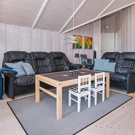 Three-bedroom In Bjert 2