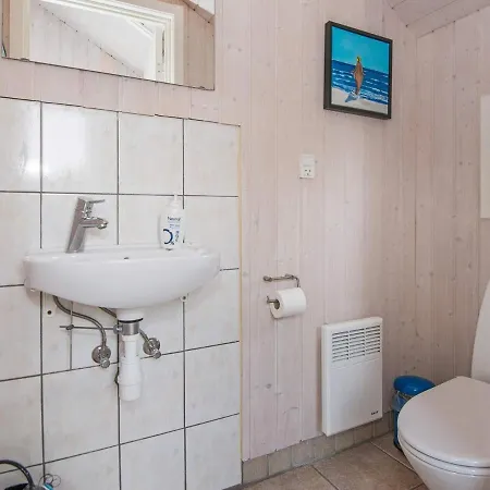 Three-bedroom In Bjert 2